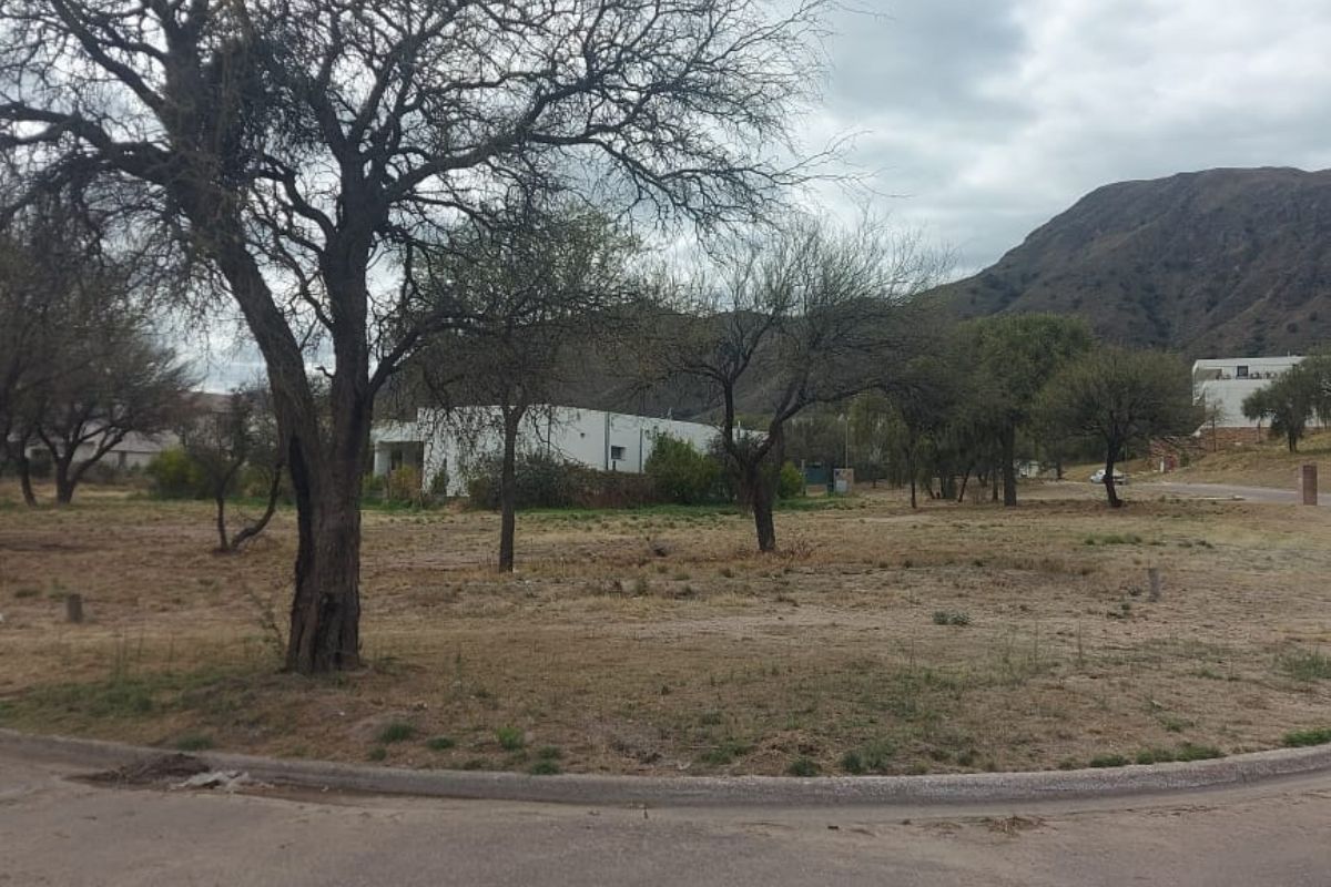 Terreno de 850 m² en Los Quebrachos Country