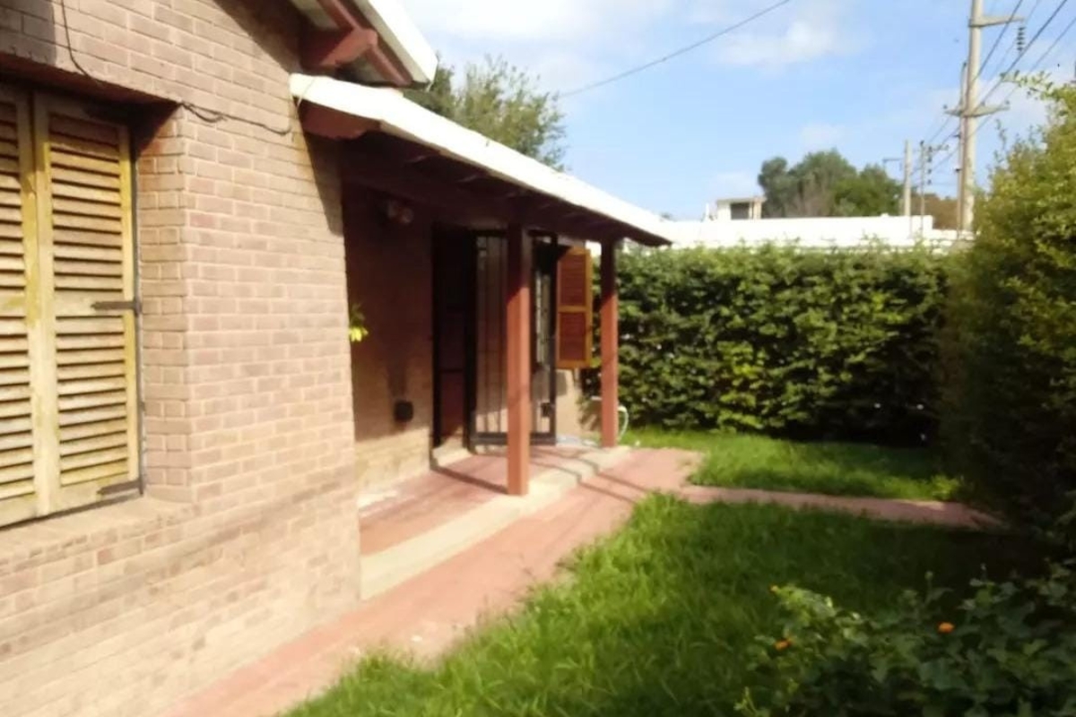 Casa de 3 dormitorios sobre avenida en San Luis