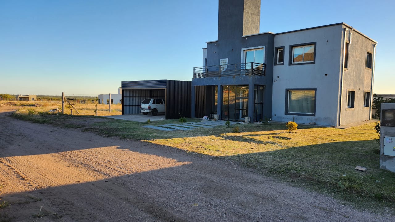 Casa de 3 dormitorios con piscina en zona norte de San Luis
