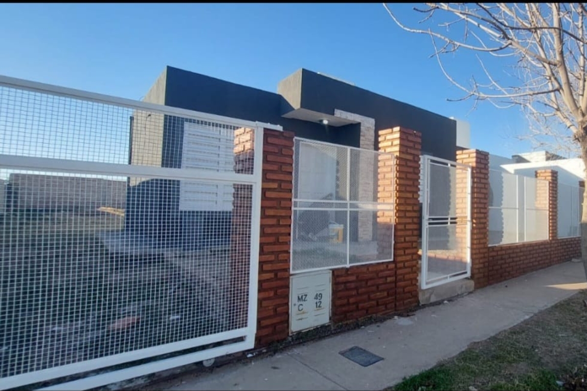 Casa de 2 dormitorios en barrio 600 Viviendas, La Punta