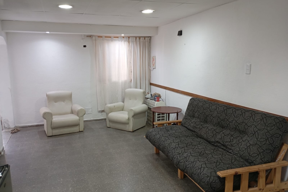 Casa de 3 dormitorios con cochera en barrio Policial Nuevo