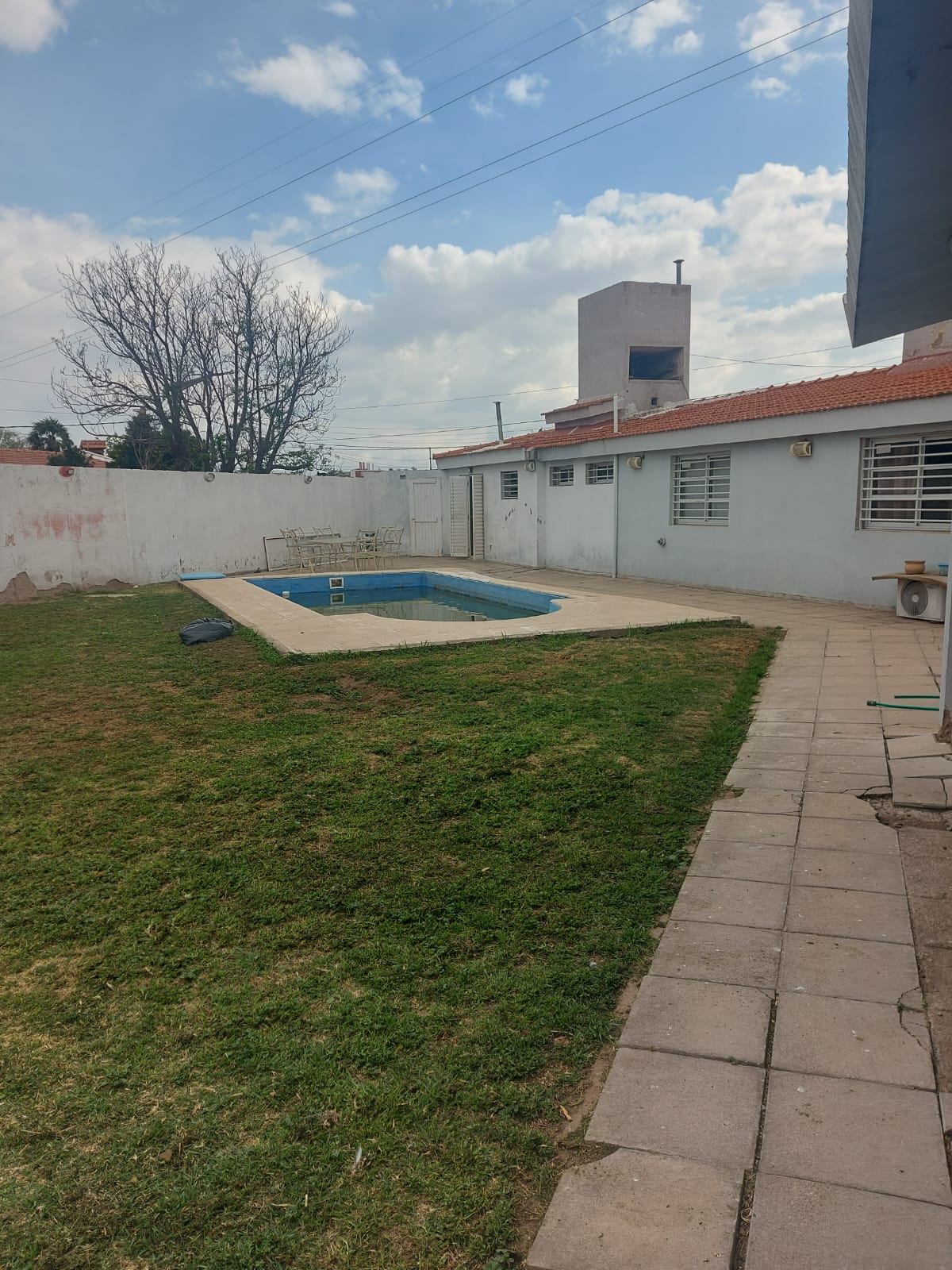 Casa de 4 dormitorios con piscina en Visitadores Médicos
