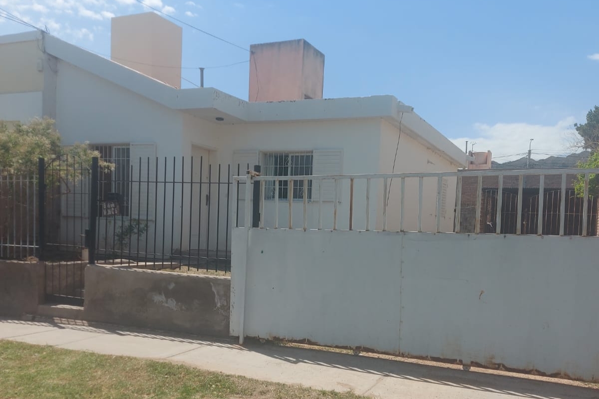Casa de 2 dormitorios en barrio Cerro de la Cruz