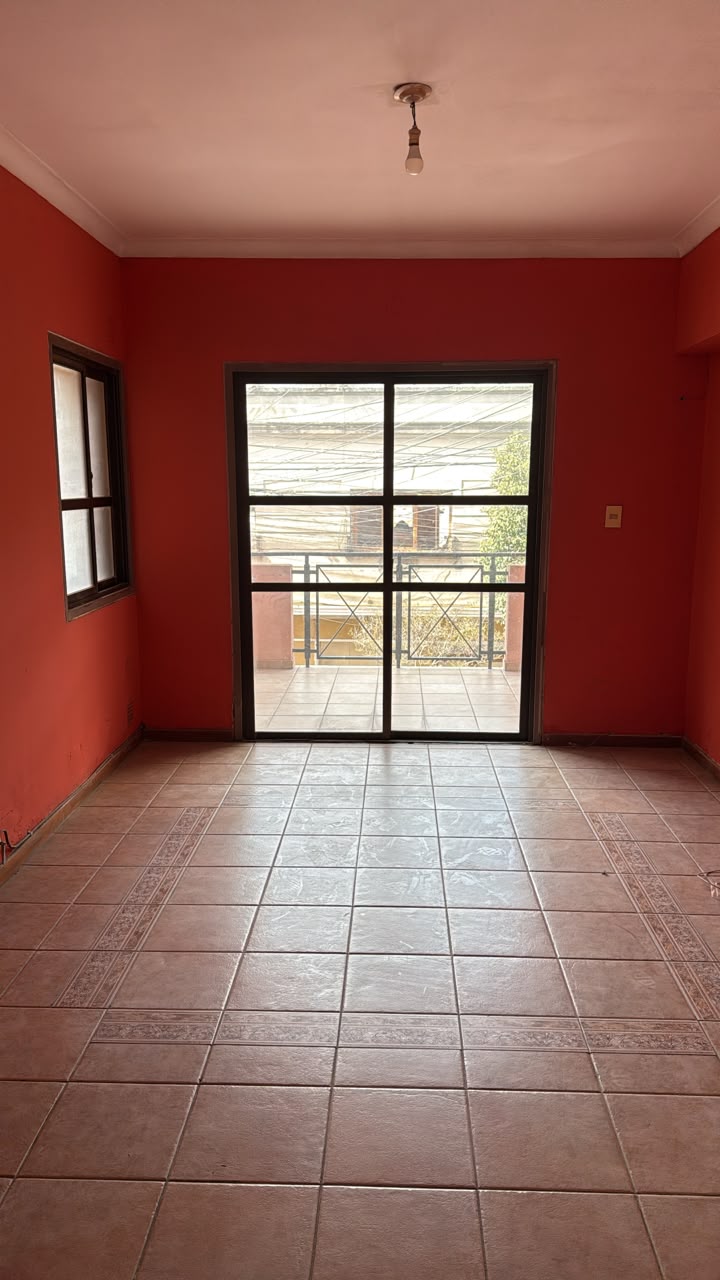 Departamento de 3 dormitorios con cochera en torre céntrica