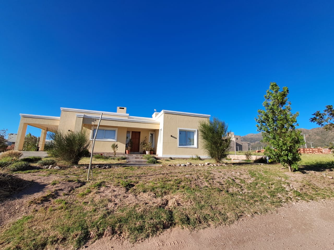 Hermosa Casa De 3 Dormitorios En Barrio Villa Aguadita Del Portezuelo